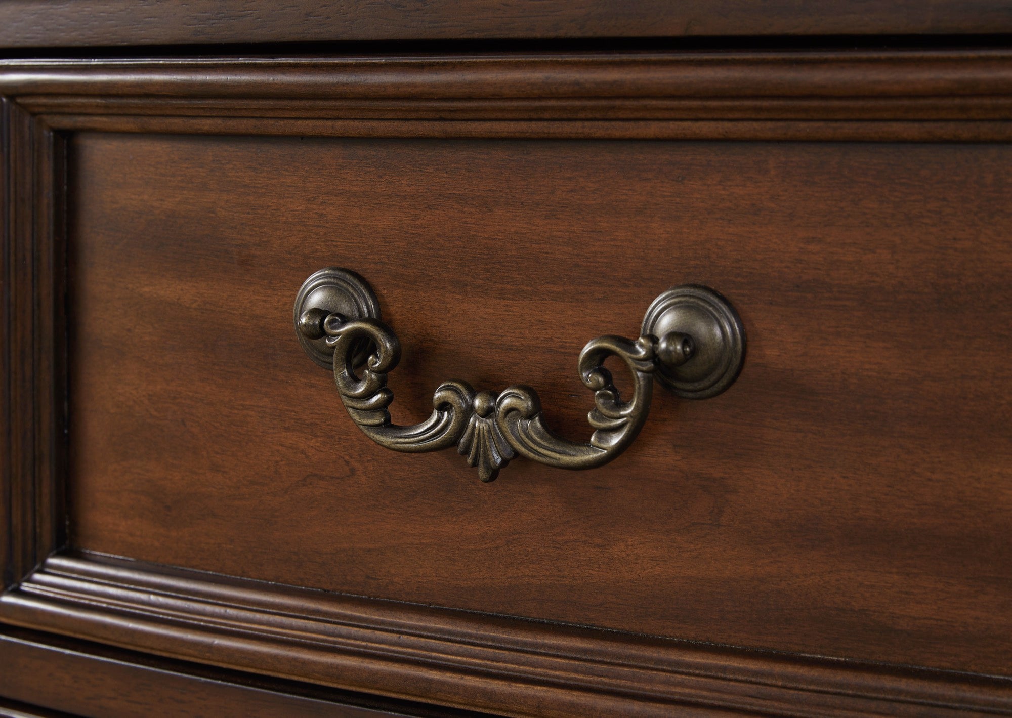 Lavinton Drawer Chest