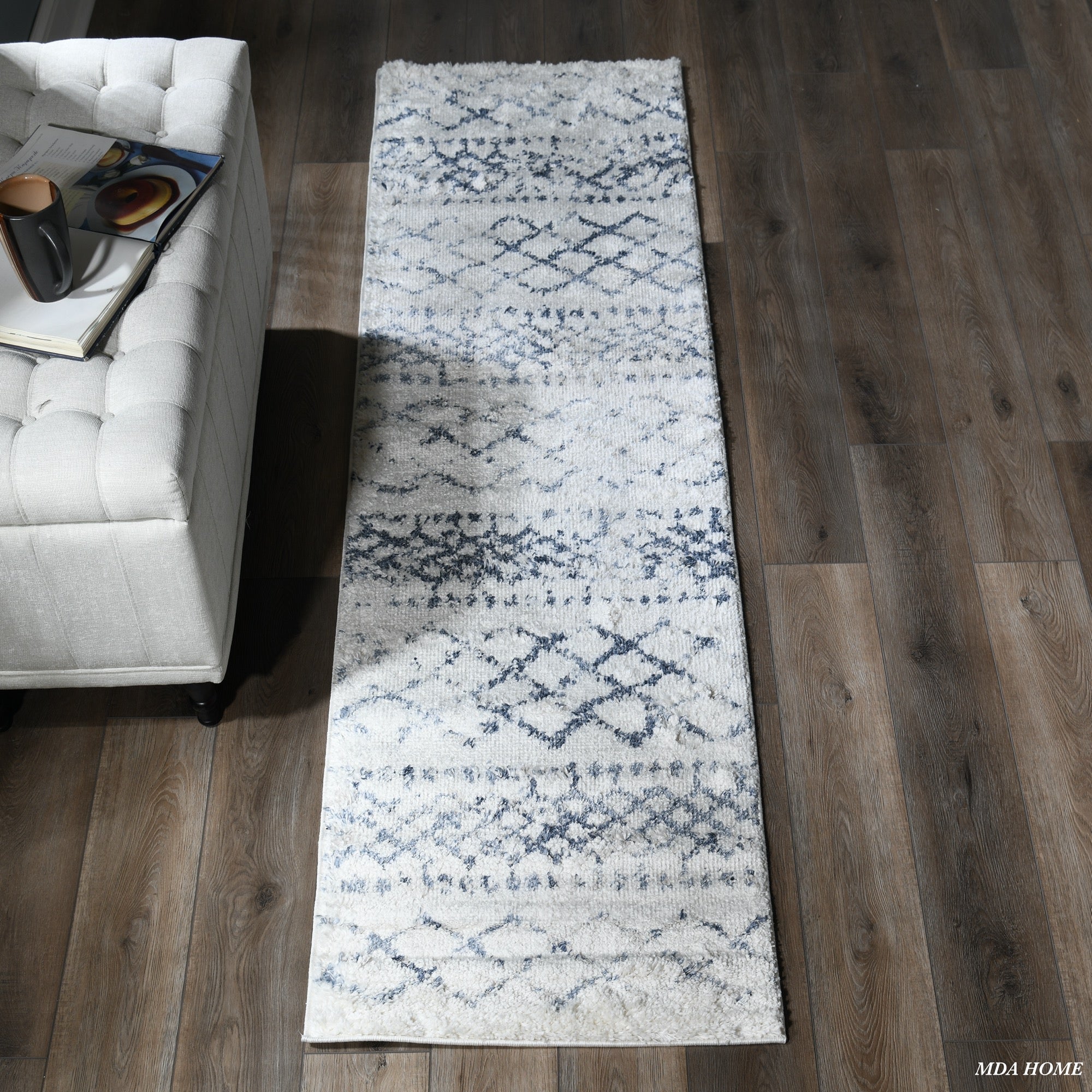 Daku White/Dark Blue Runner