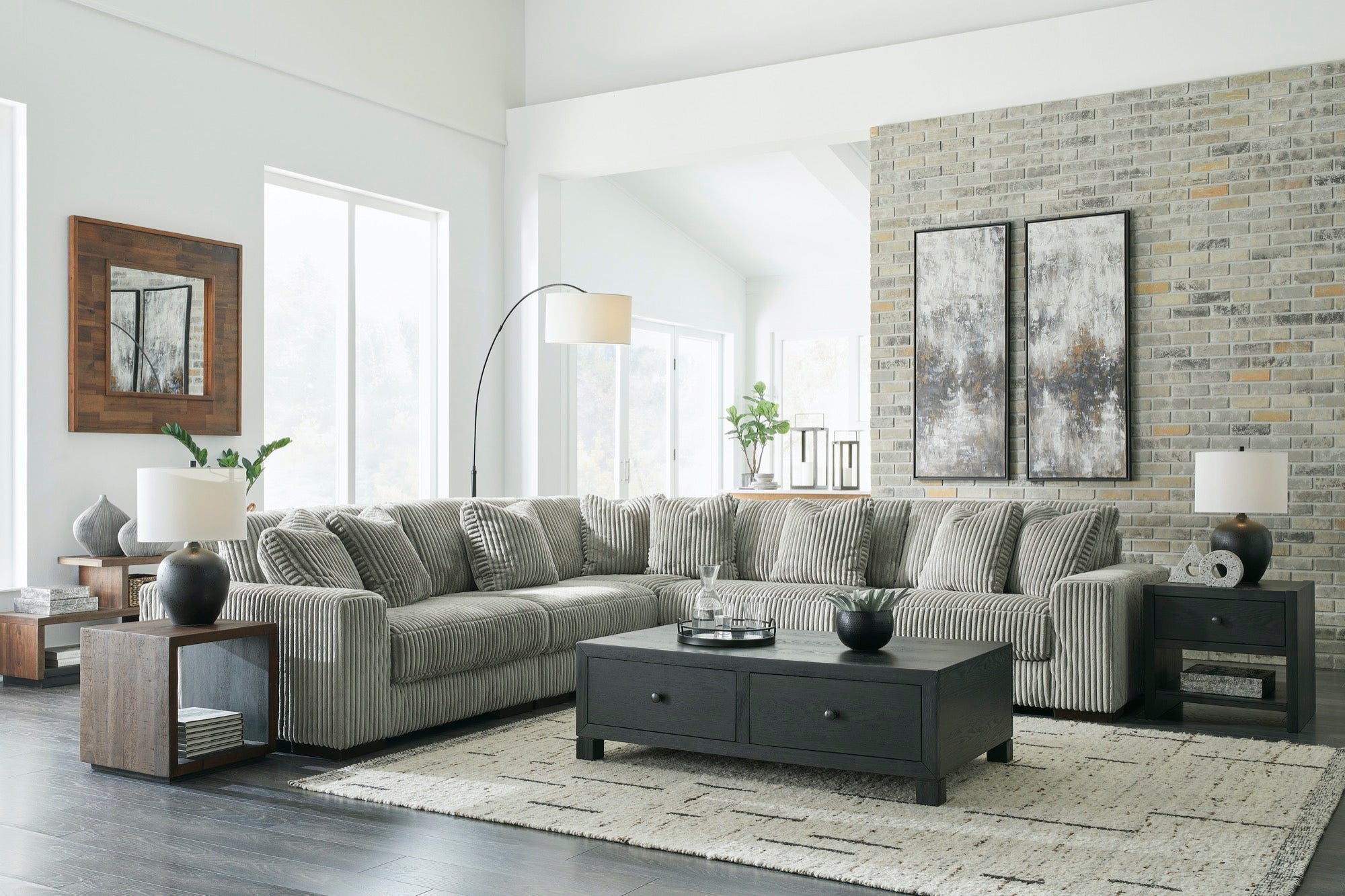 Lindyn 5-Piece Sectional