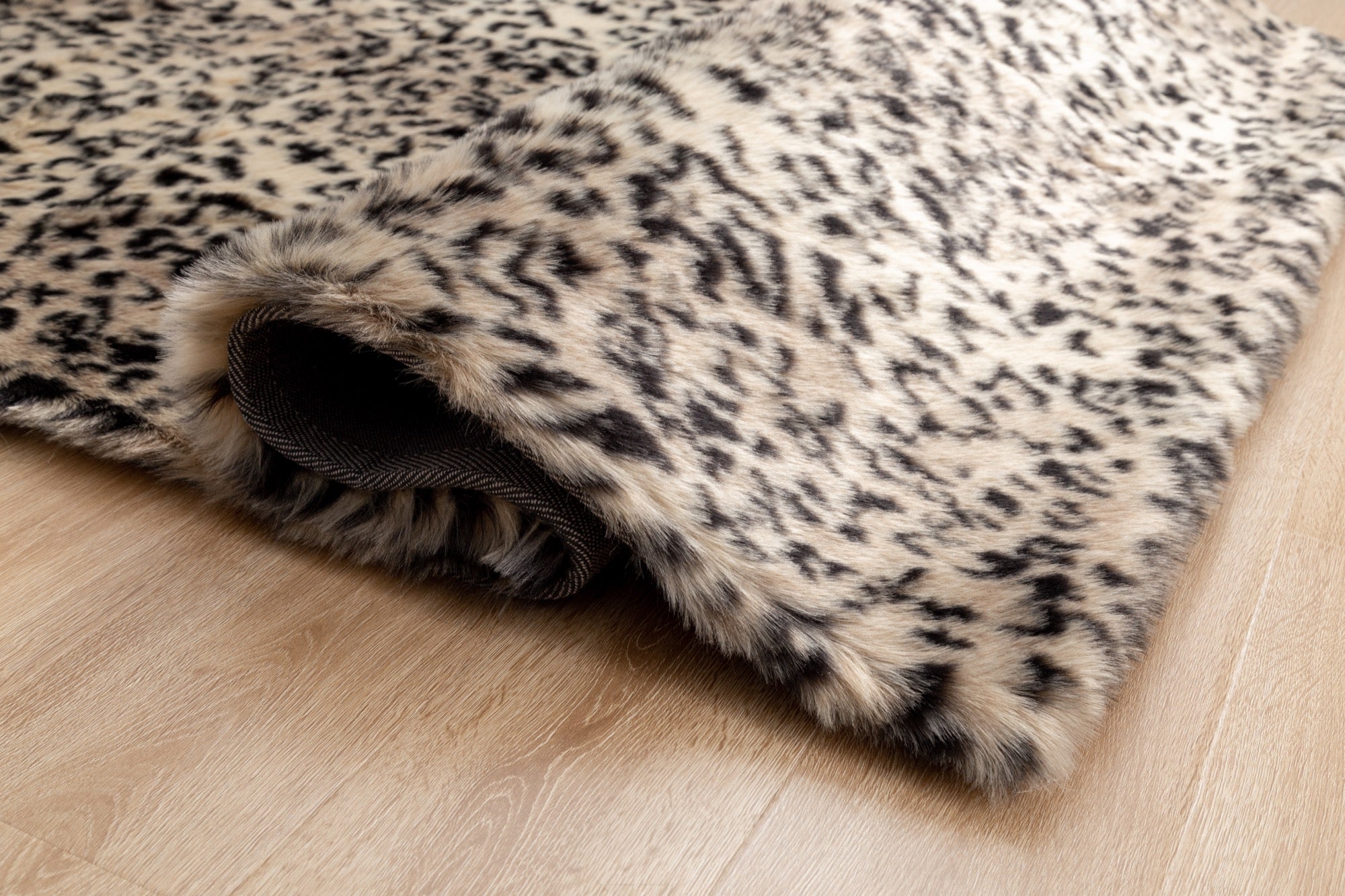 Luxury Leopard Print 5x7 Area Rug