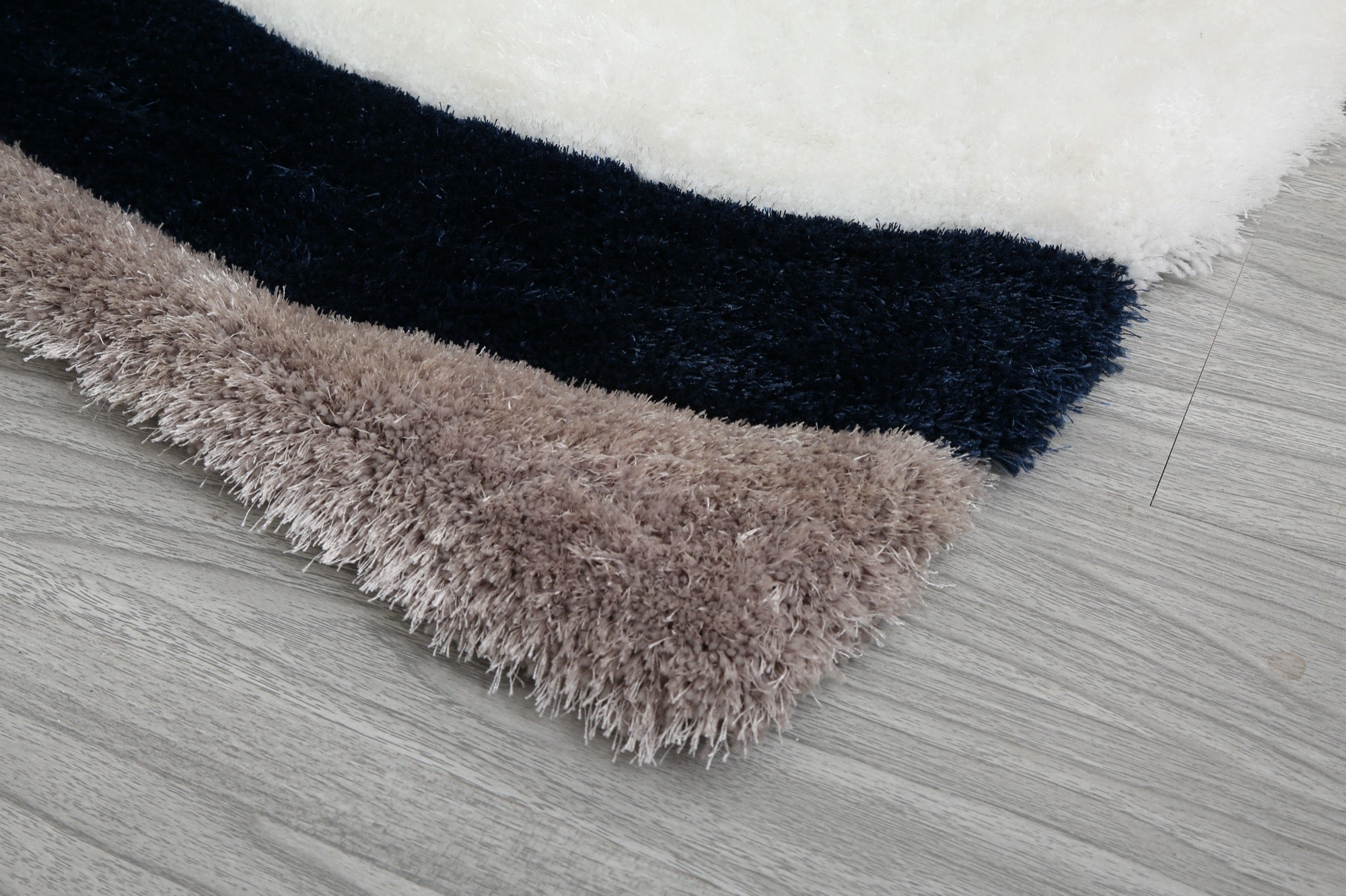 Mateos Navy/Beige/White 5x7 Area Rug